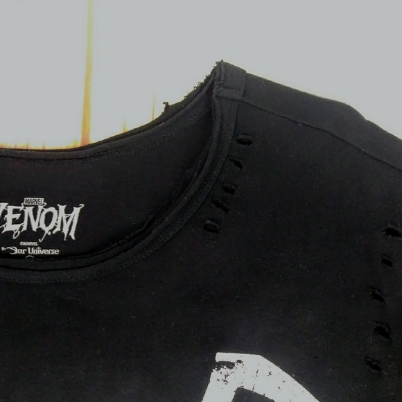 Marvel Venom Woman's Our Universe Distressed Tee - Picture 4 of 8